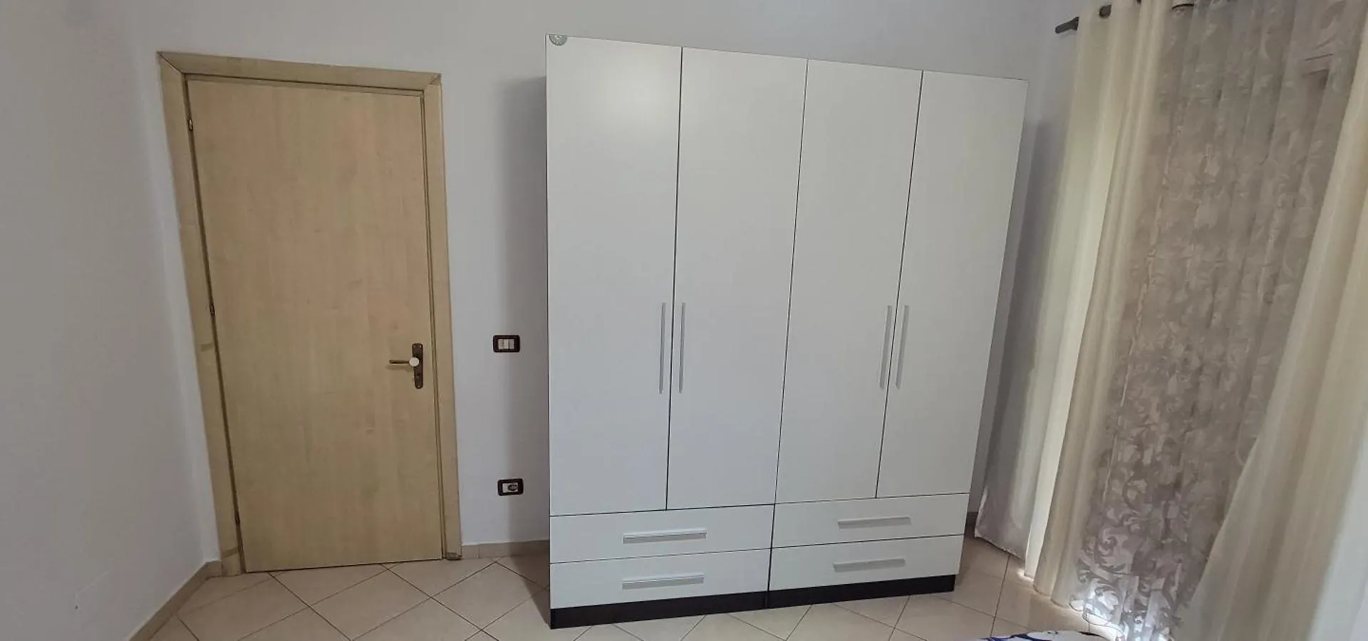 Siar Apartment 2 Tirana 0*,